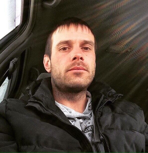  18318157  Dmitriy, 37 ,    