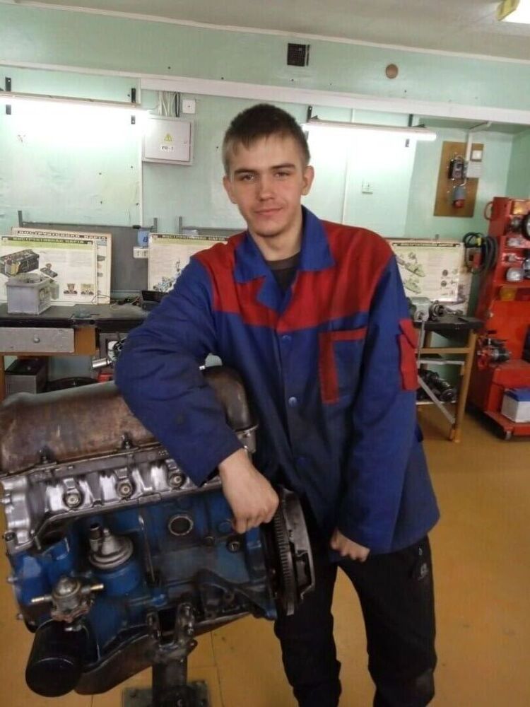  47938567  Dima, 22 ,    