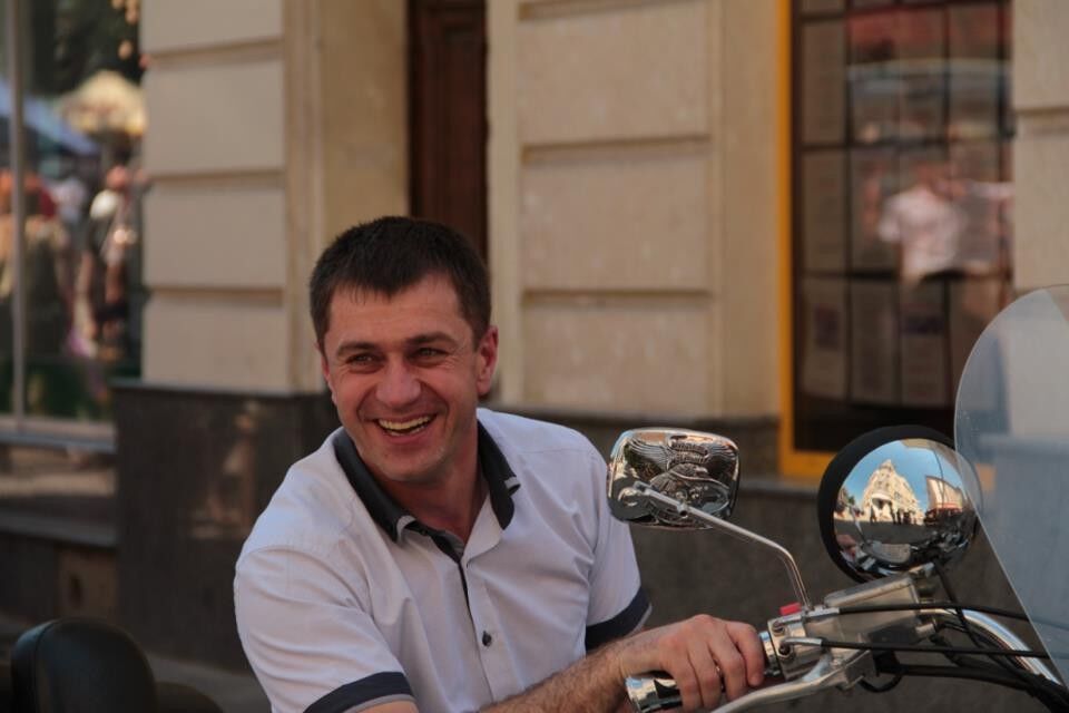  11946227  Yevgen, 45 ,    