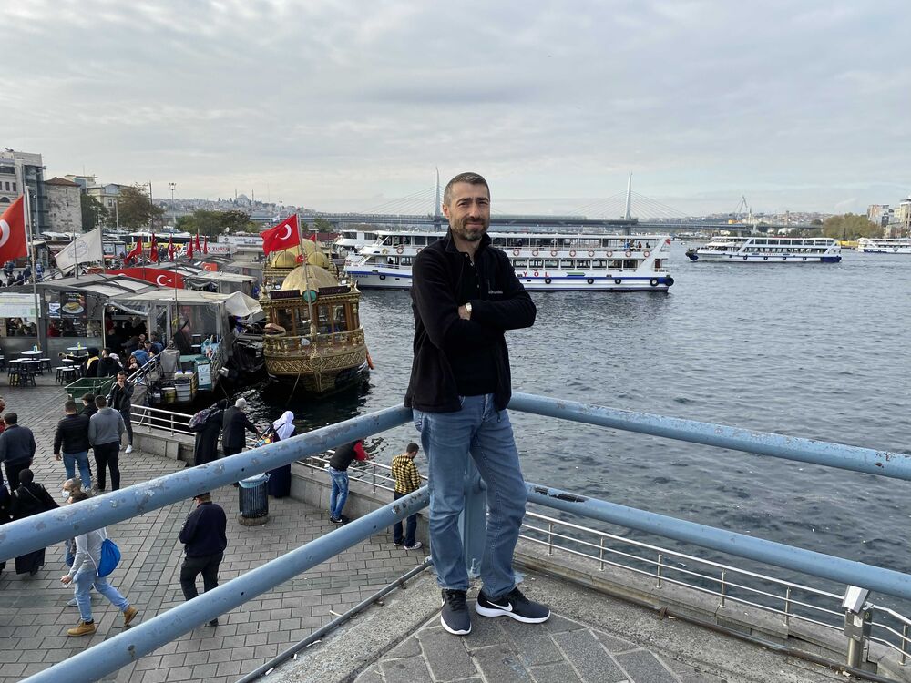  24316227  Ozcan, 46 ,    