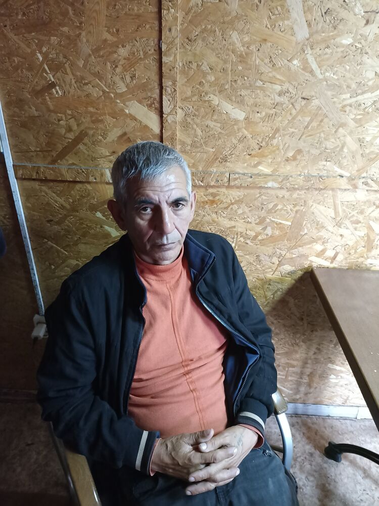  53378317  Alim, 57 ,    