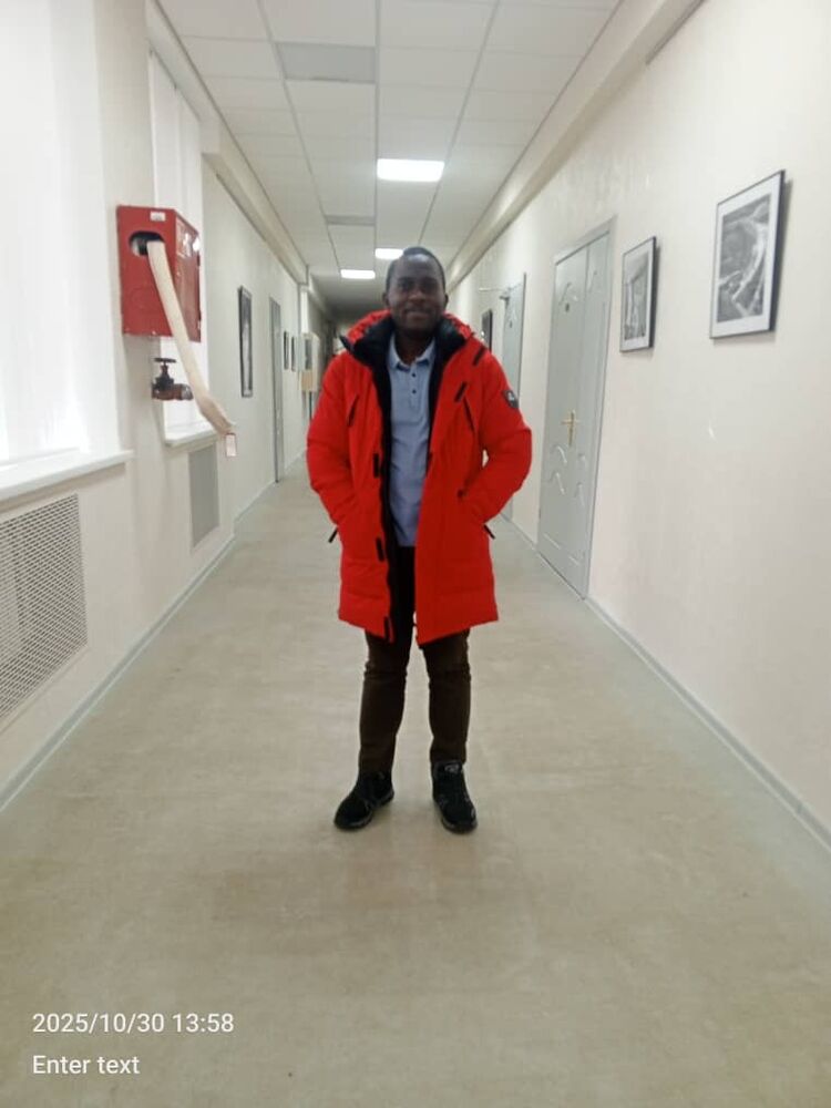  54303797  Peter, 32 ,    -