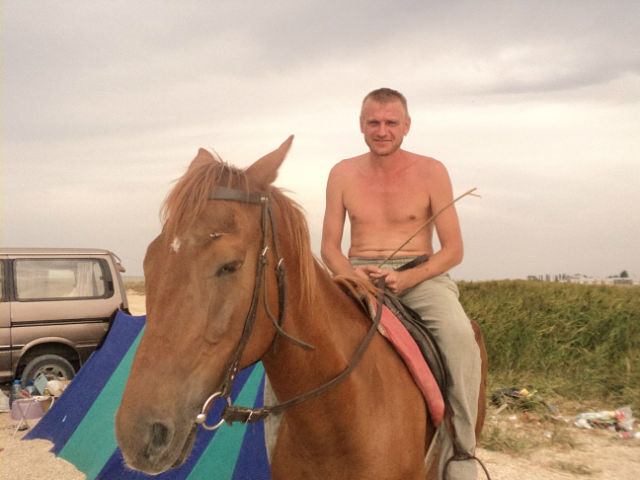  53737967  Toli, 51 ,    