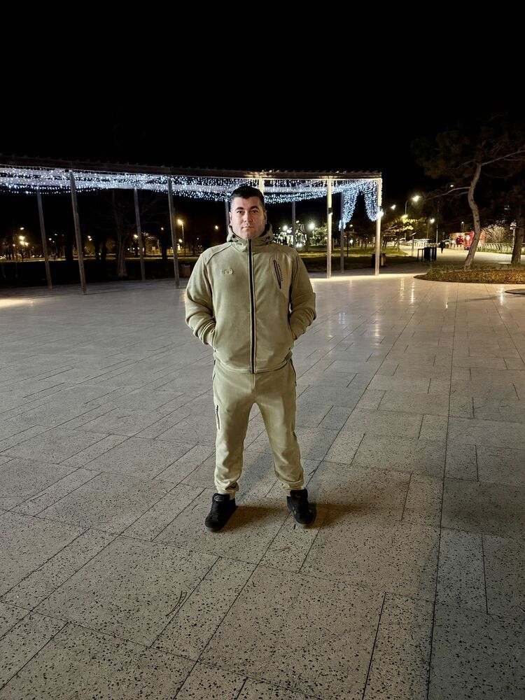  53608997  Roman, 34 ,    