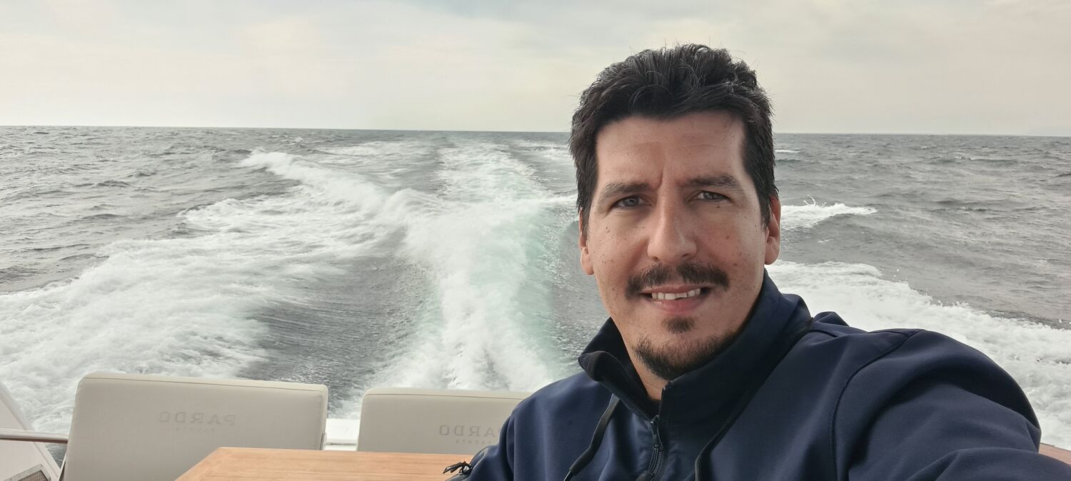  Bodrum,   Cem, 44 ,   ,   