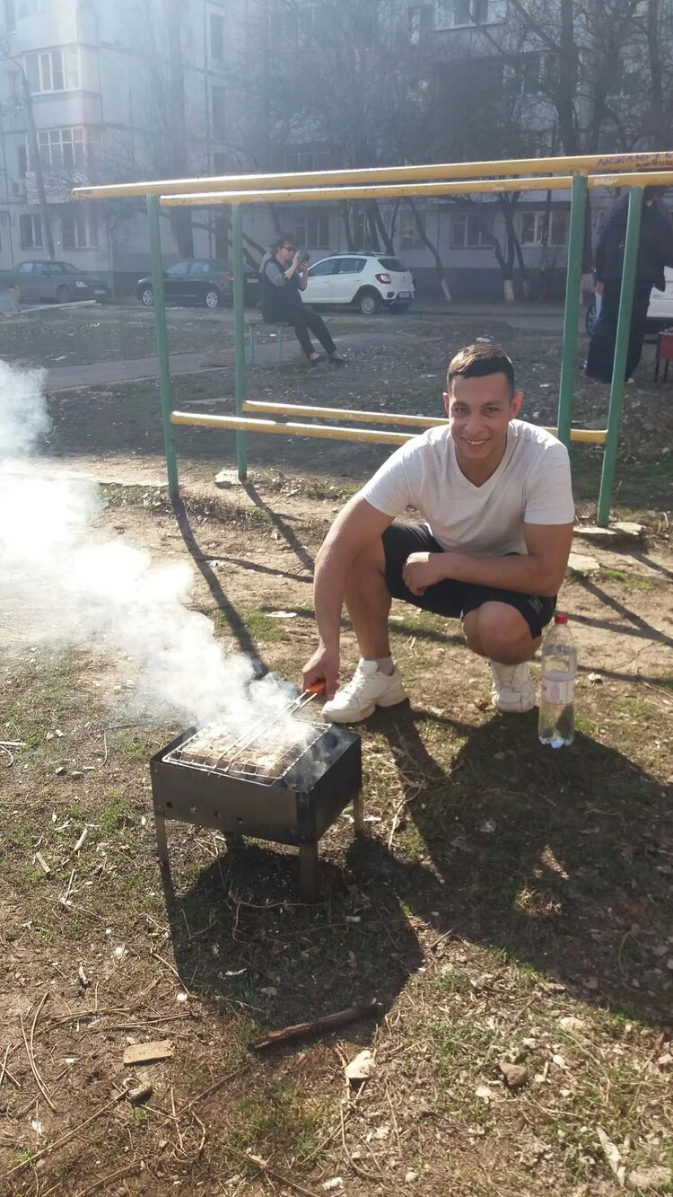  29895847  Ivan, 33 ,    