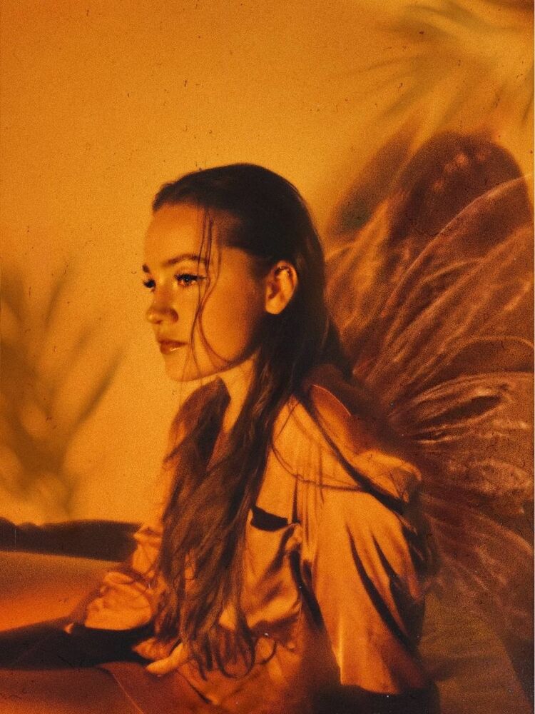  35788037  , 24 ,    -