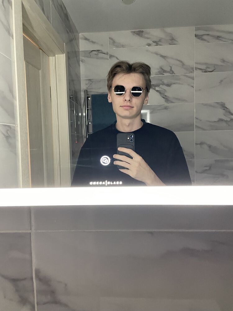  38423657  Roma, 21 ,    