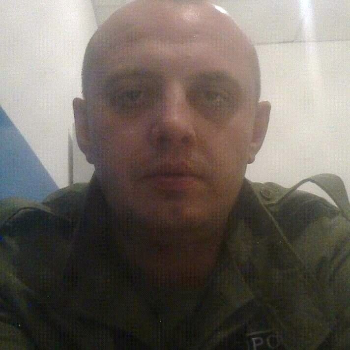  19664097  Viktor, 39 ,    
