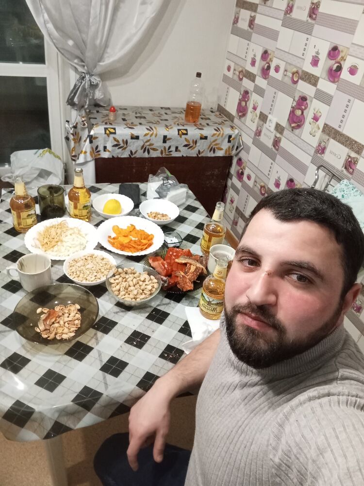  49075857  Cavid, 32 ,    