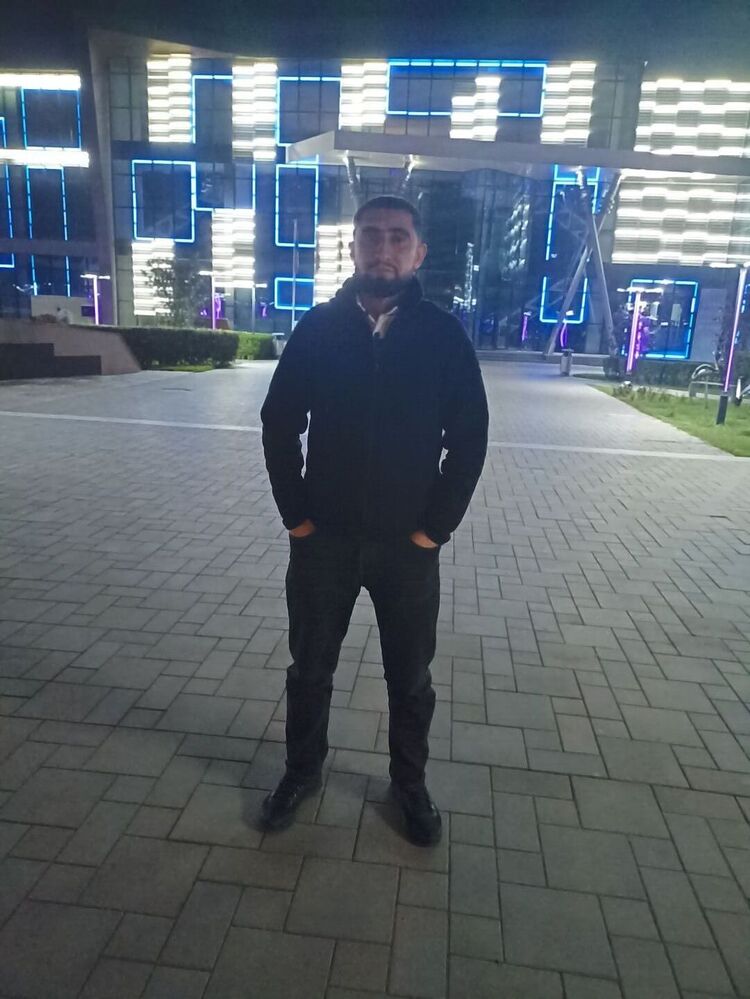  54325327  Ramin, 41 ,    