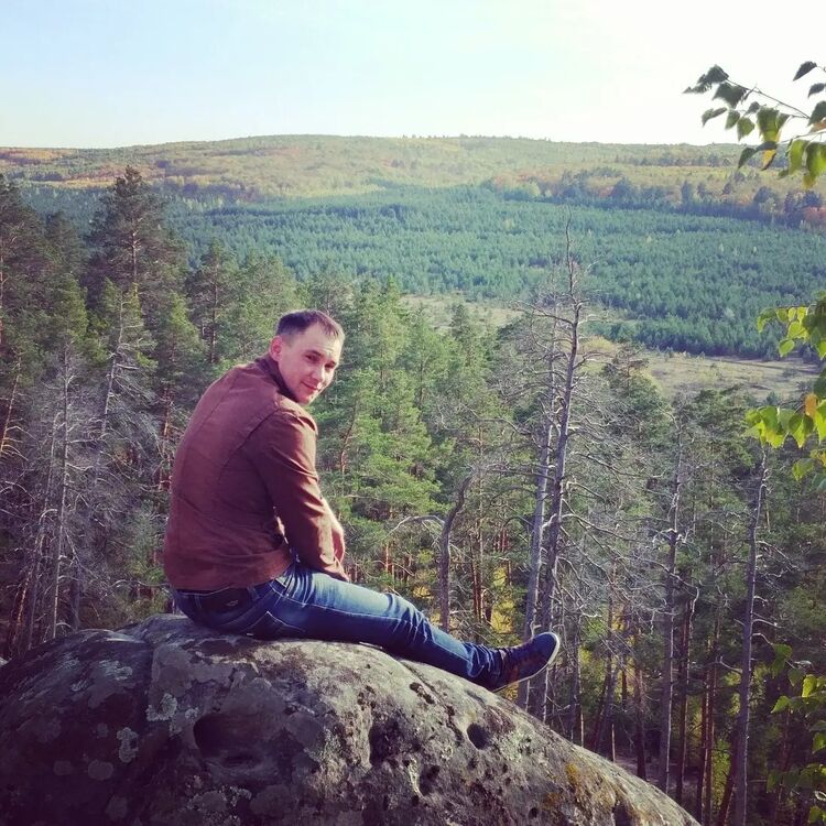  31889137  Daniil, 37 ,    