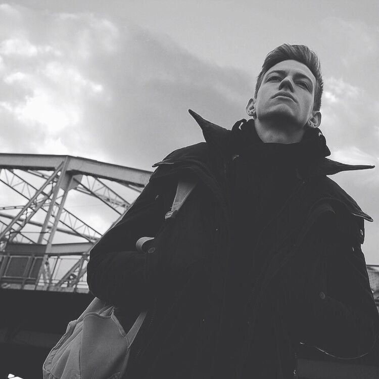  8472297  Leva Leva, 31 ,    