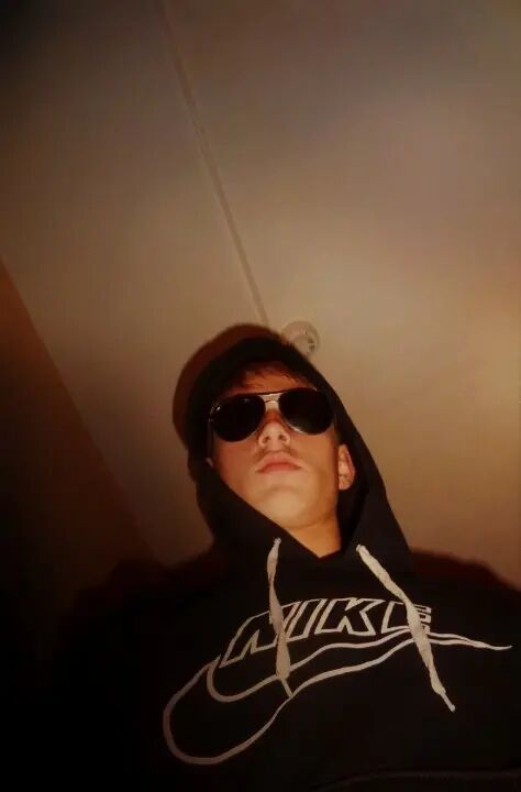  50346657  Denis, 27 ,    
