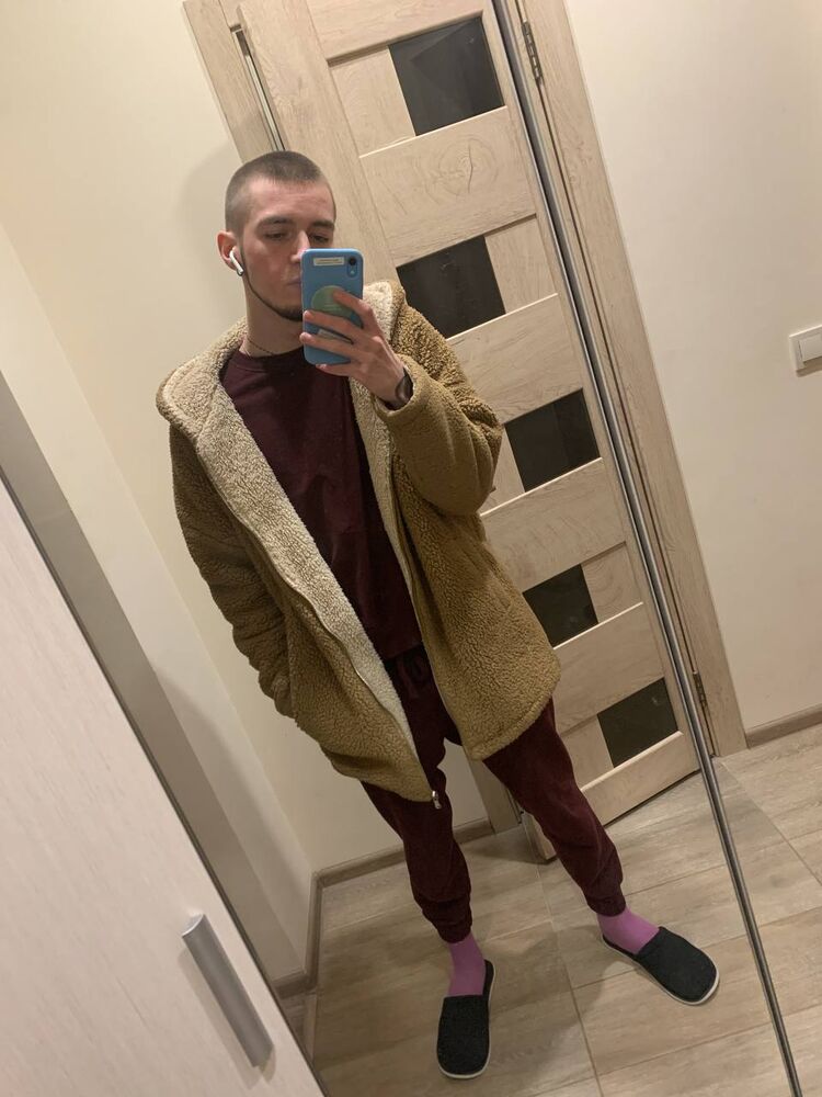  33578927  Pham, 24 ,    