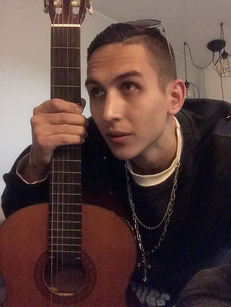  48040027  Vadim, 25 ,    