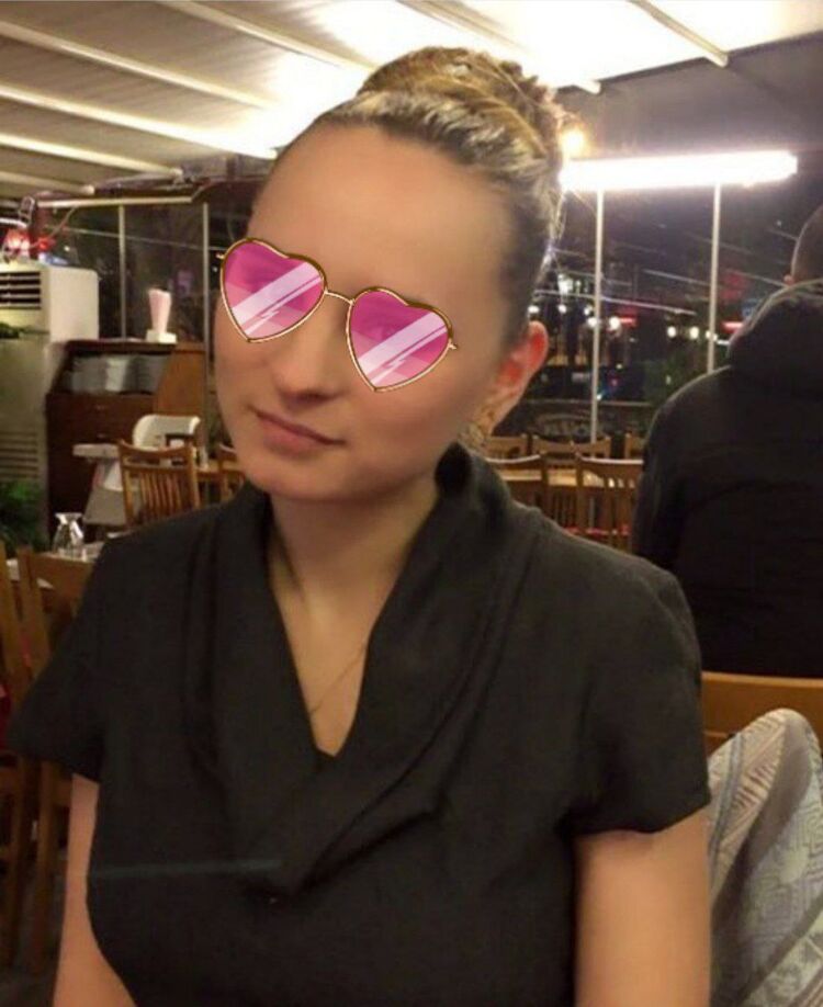  ,   Laura, 23 ,   ,   