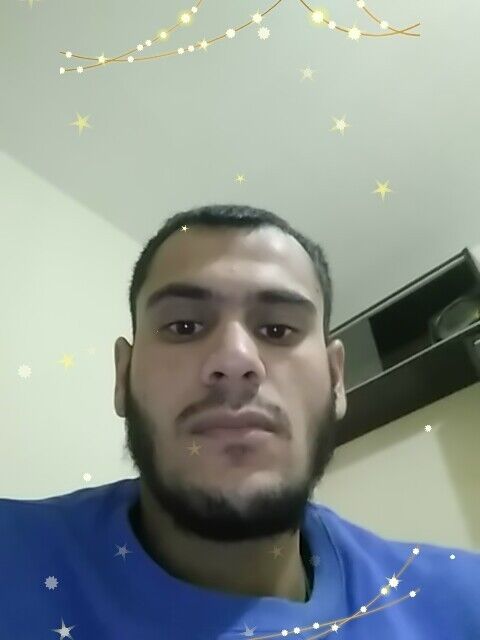  ,   Artur, 32 ,   