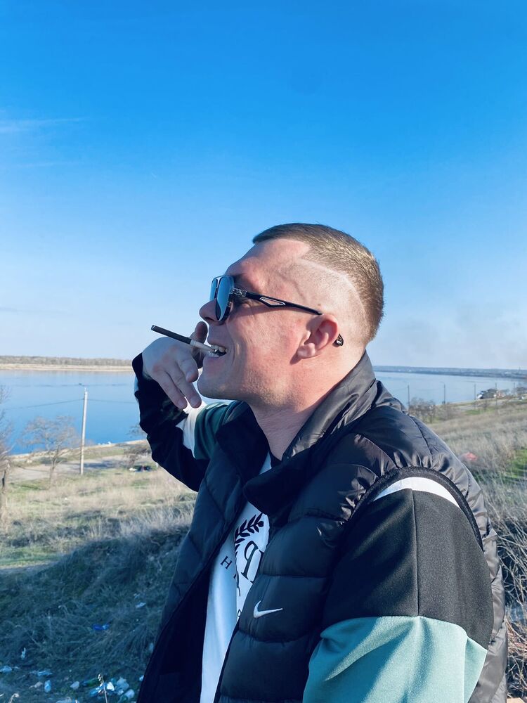  ,   Artem, 37 ,   ,   , c , 