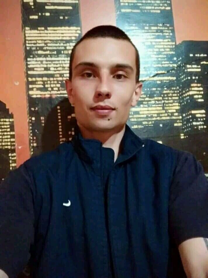  20993737  Artur, 29 ,    