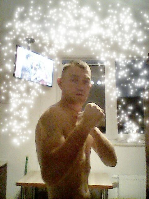 8832577  Andrei, 34 ,    