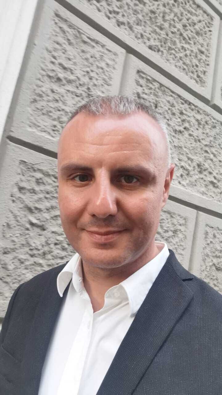  34891557  Alexander, 47 ,    