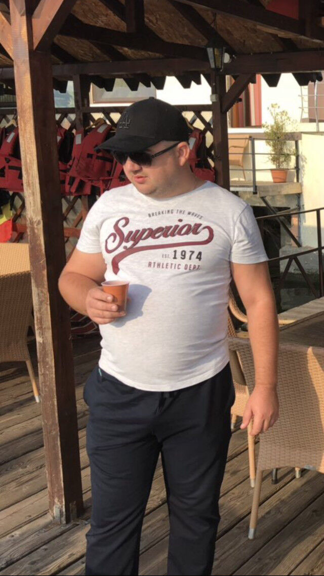  18674547  Stefan, 44 ,    