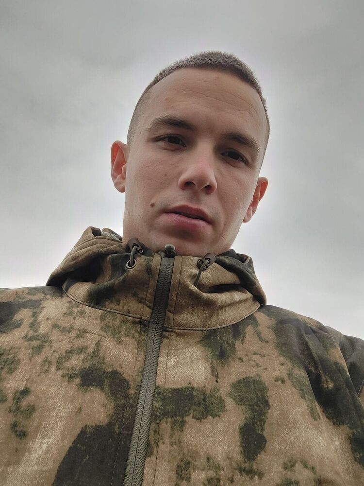  38640827  Ruslan, 24 ,    