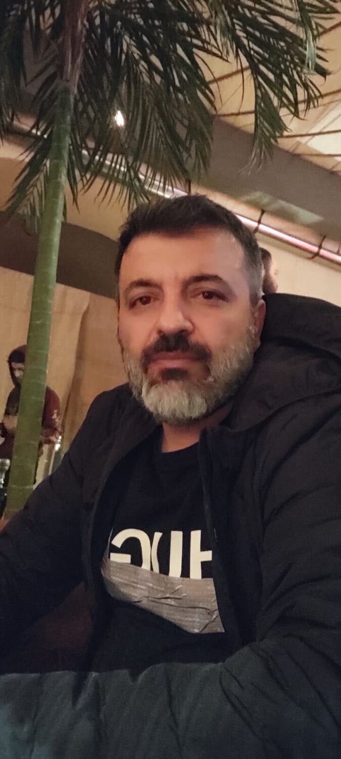  25194057  Ahmet, 43 ,    
