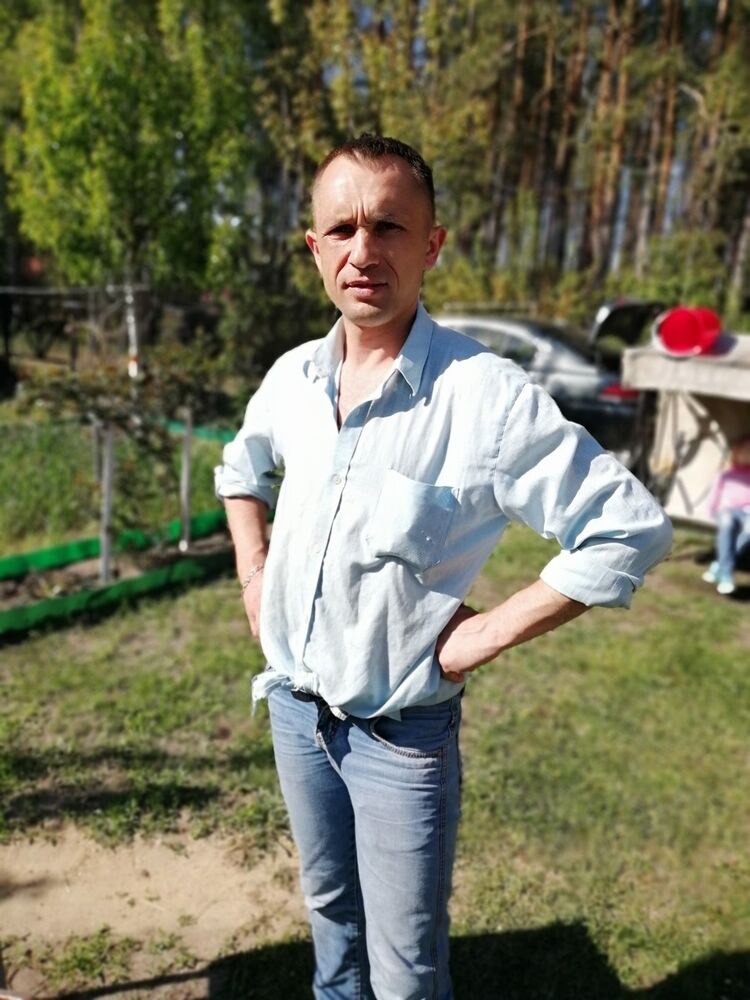  ,   Dima, 44 ,  