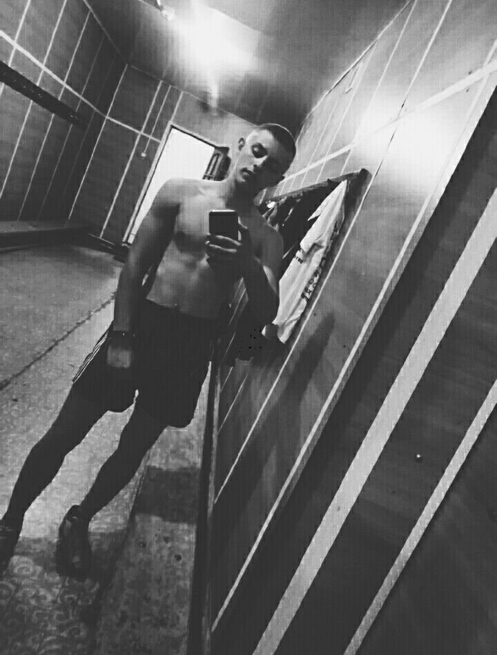  30160447  Andrei, 26 ,    