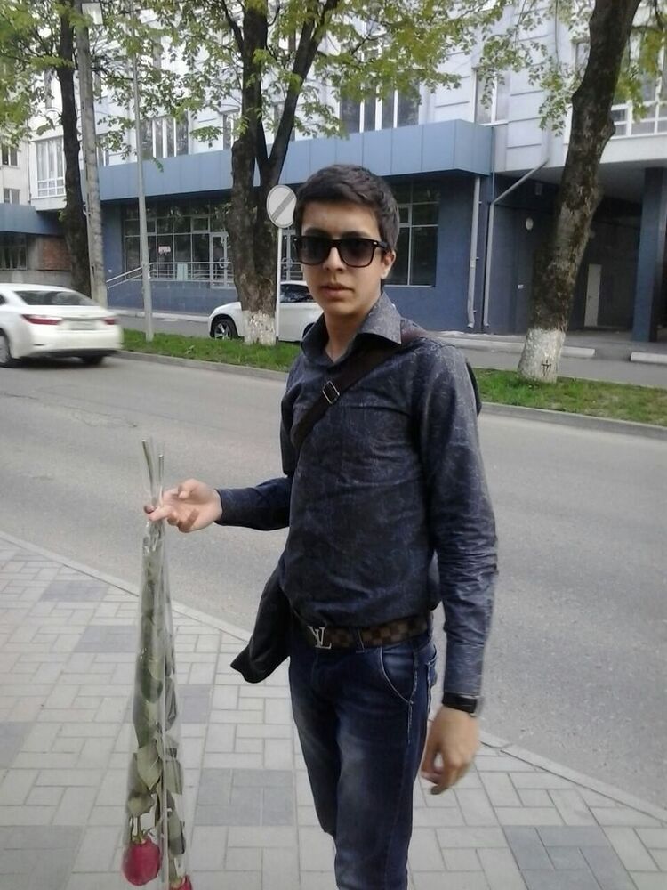  8582797  Anton, 32 ,    