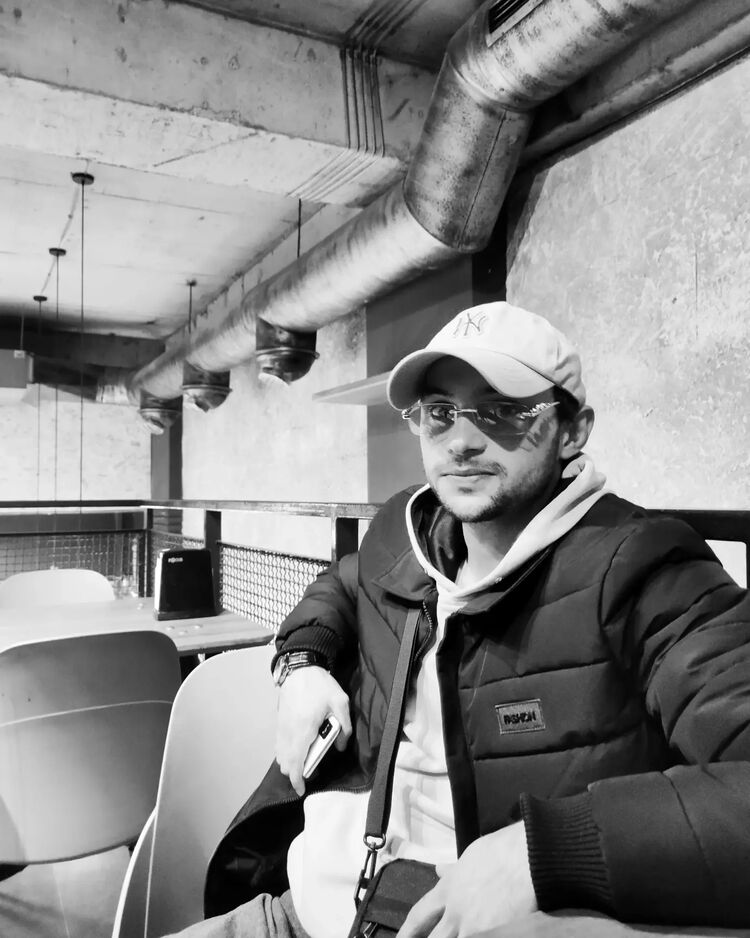  ,   Aleksandre, 25 ,   ,   