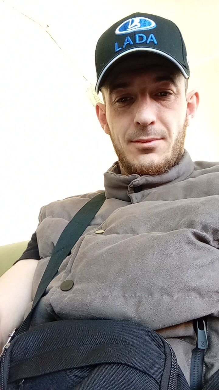  42370407  Guram, 32 ,    