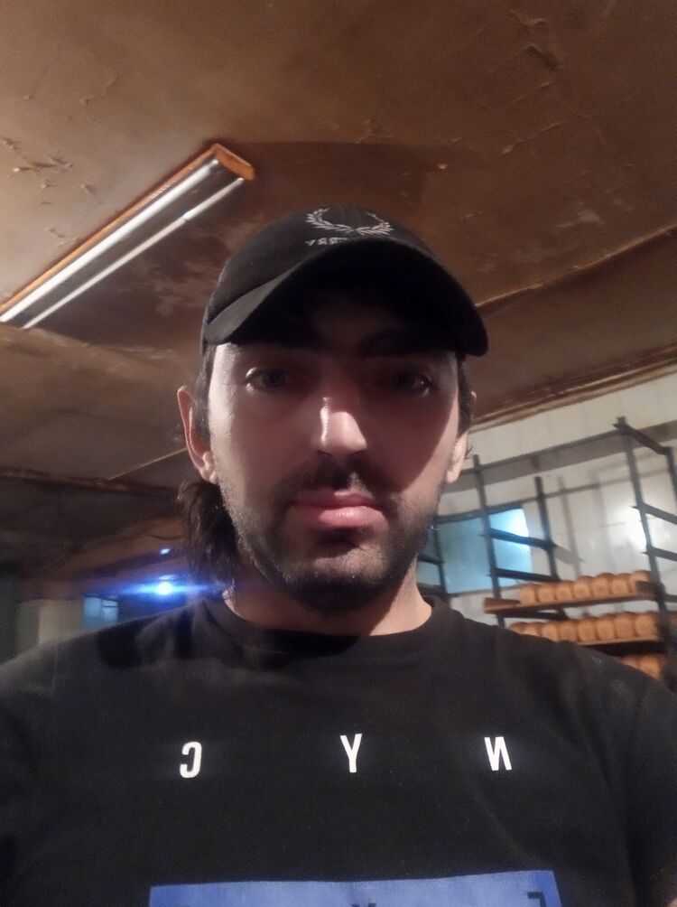  22649407  Smbat, 38 ,    