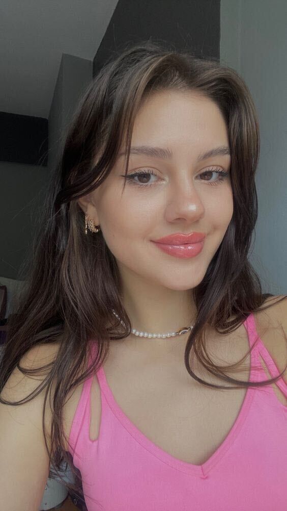  51757947  Nina, 22 ,    