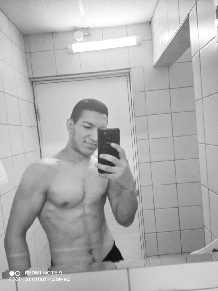  30567627  Davek, 25 ,    -