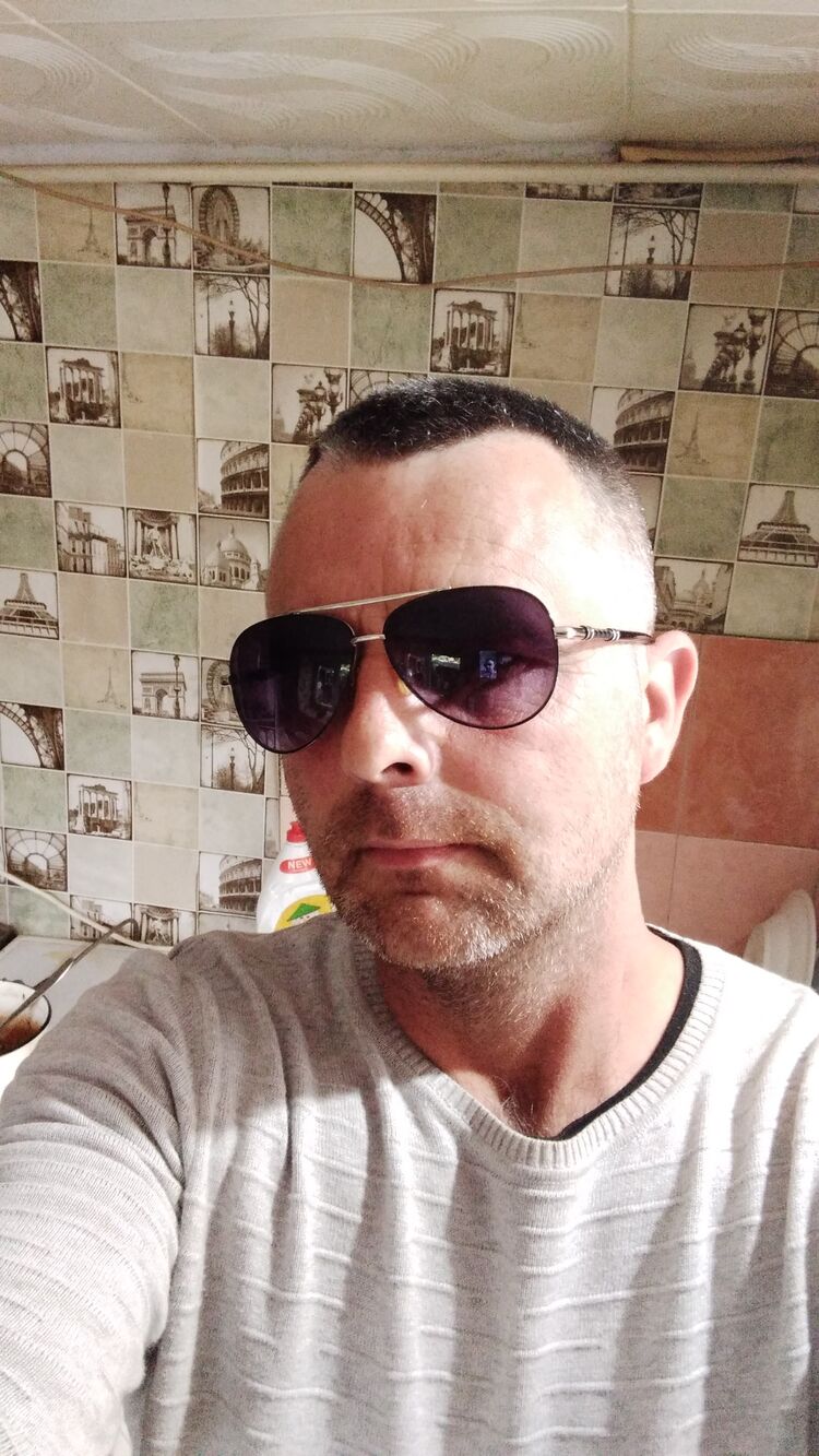 46933297  , 42 ,    