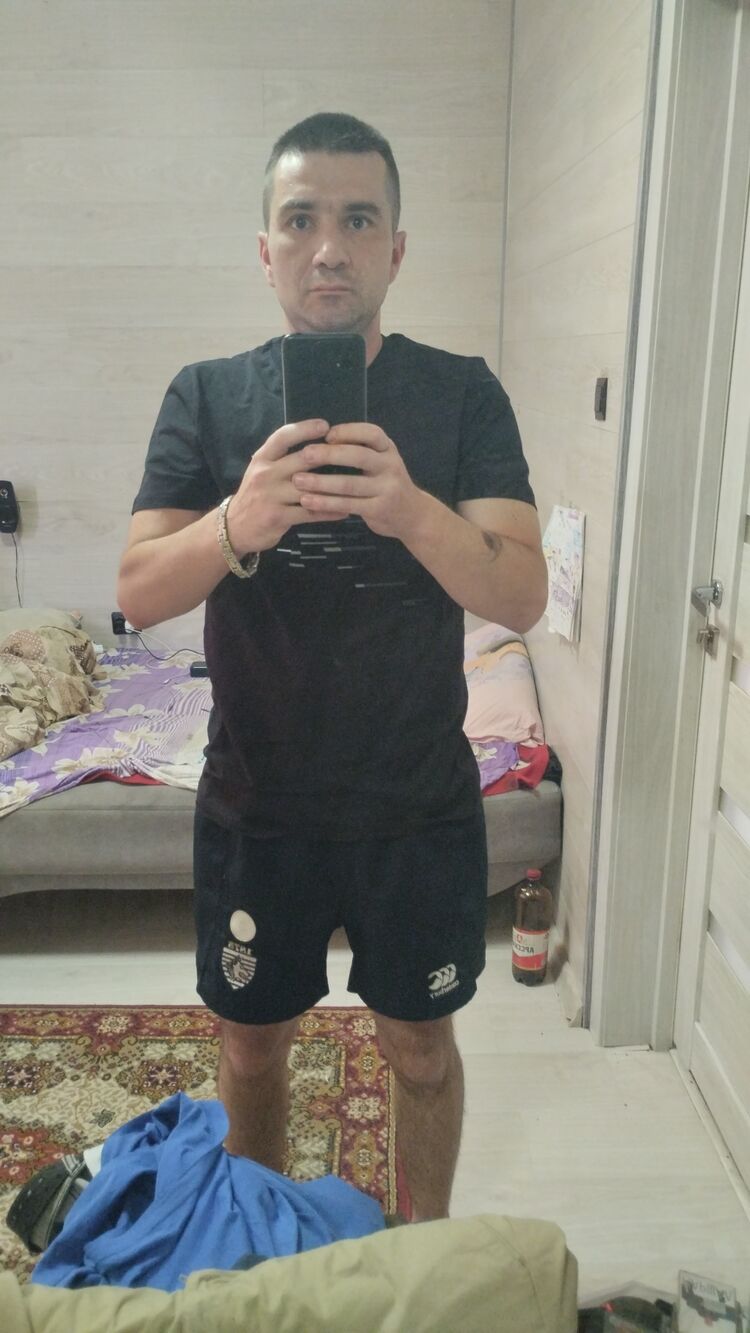  ,   Viktor, 40 ,   ,   