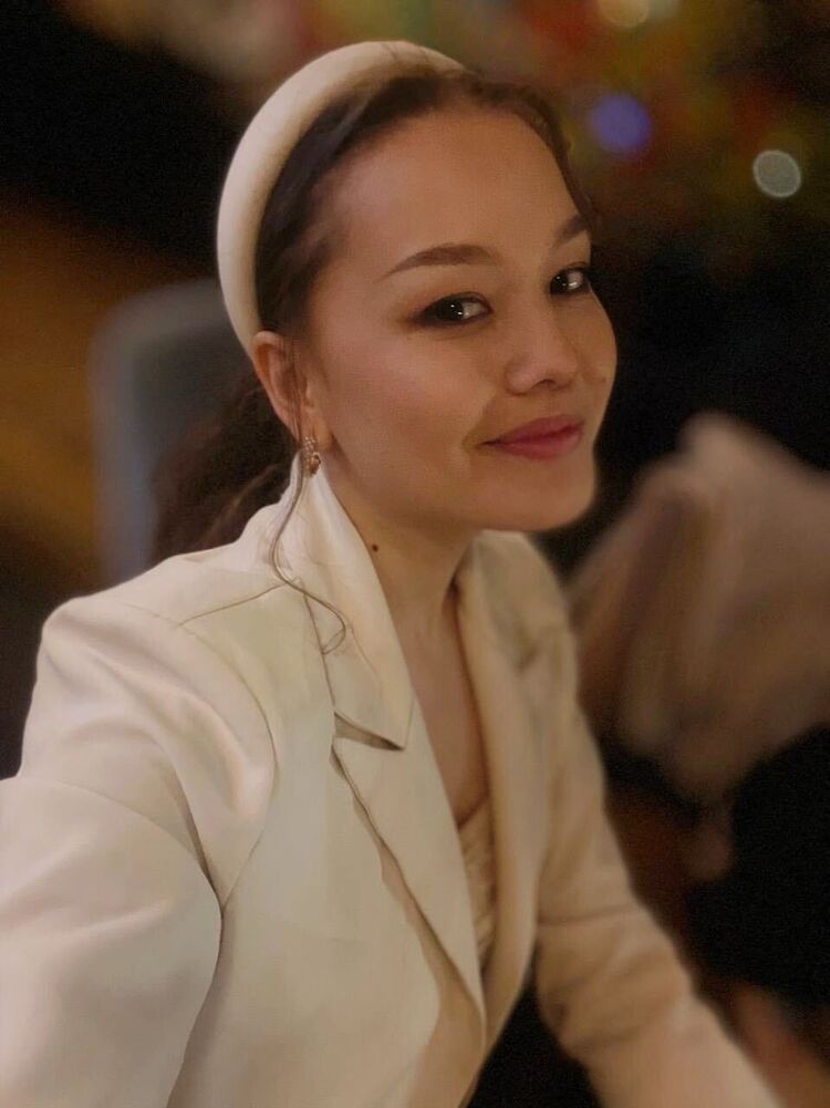  26839557  Regi, 32 ,    -