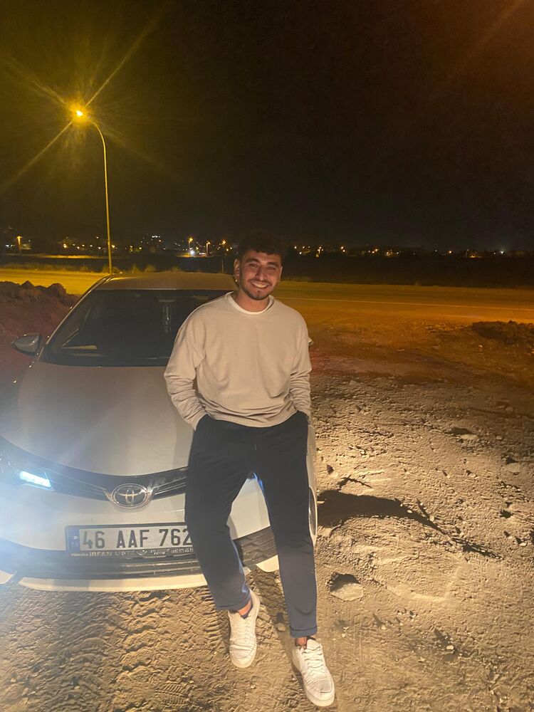  49297957  Deniz, 23 ,    