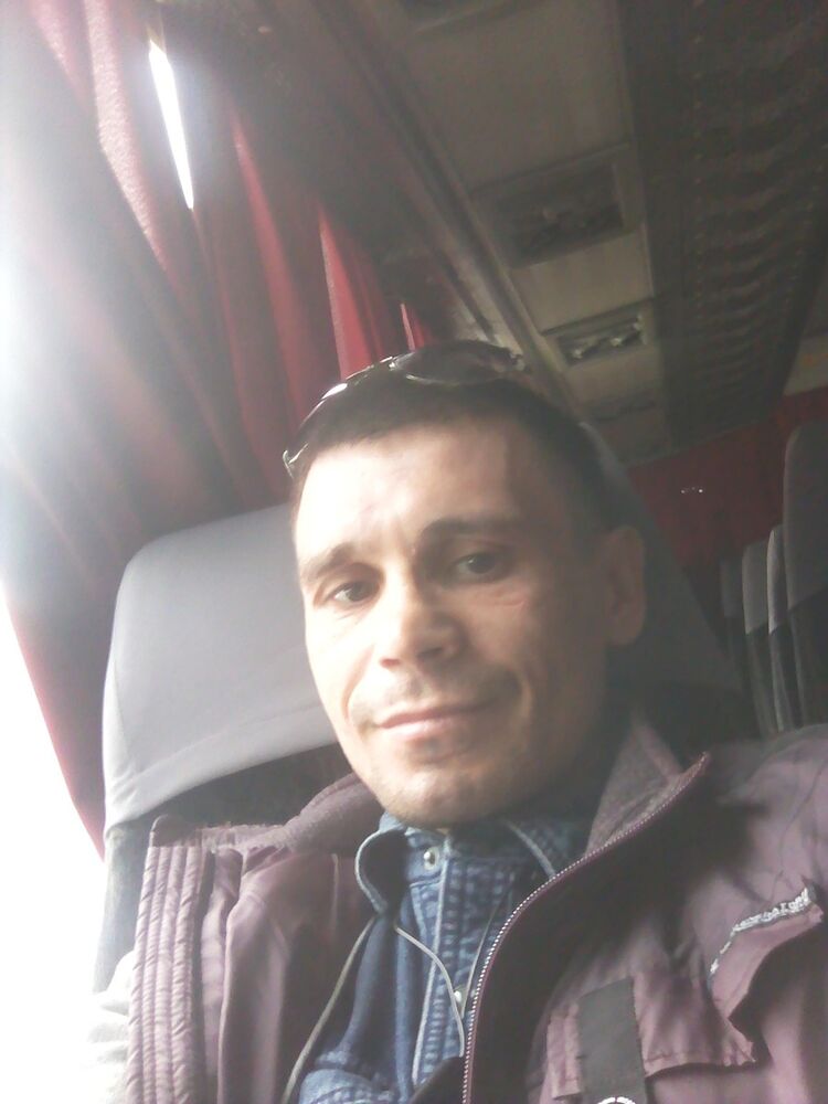  12079447  Alex, 44 ,    