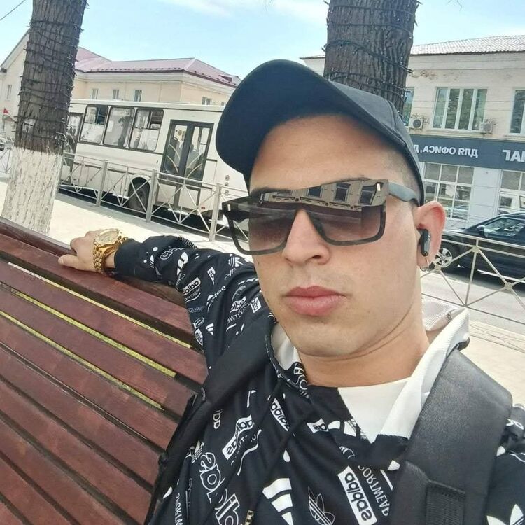  54002547  Fernando, 25 ,    -