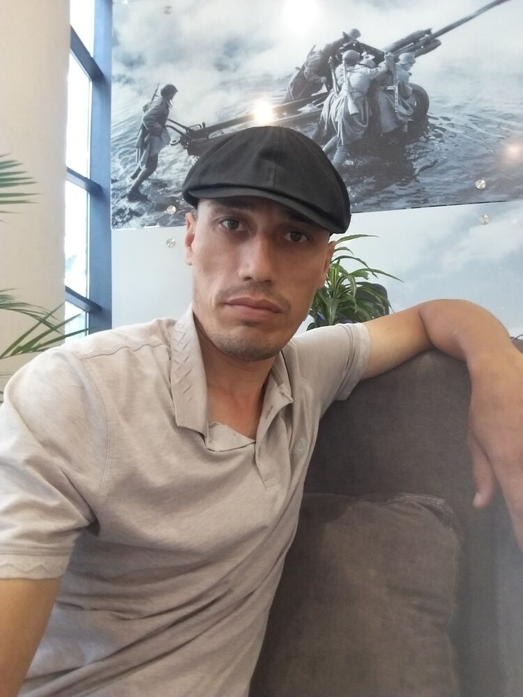  34238427  Farruxbek, 33 ,    