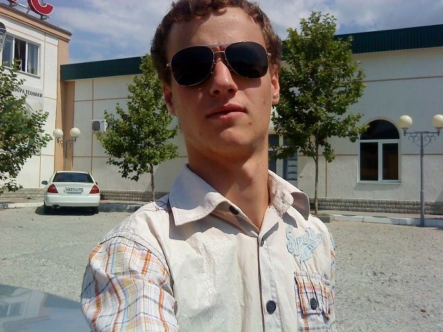  ,   Anton, 32 ,   ,   , c , 