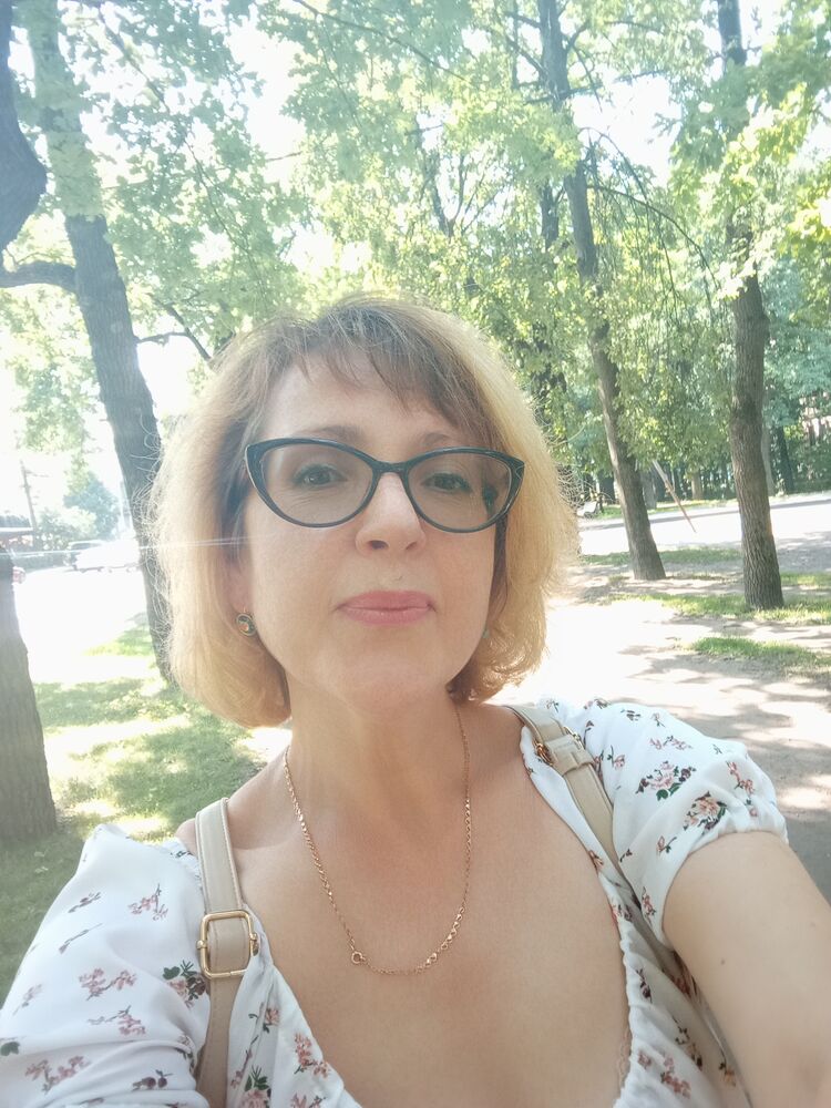  45851307  Elena, 51 ,    
