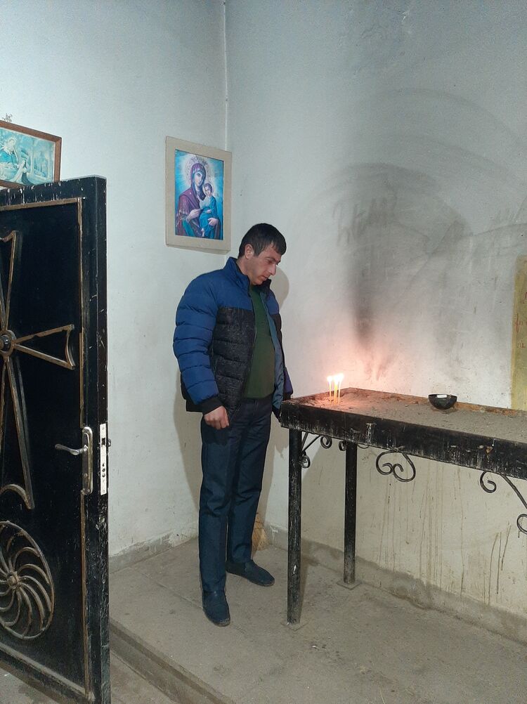  23605837  AR, 36 ,    