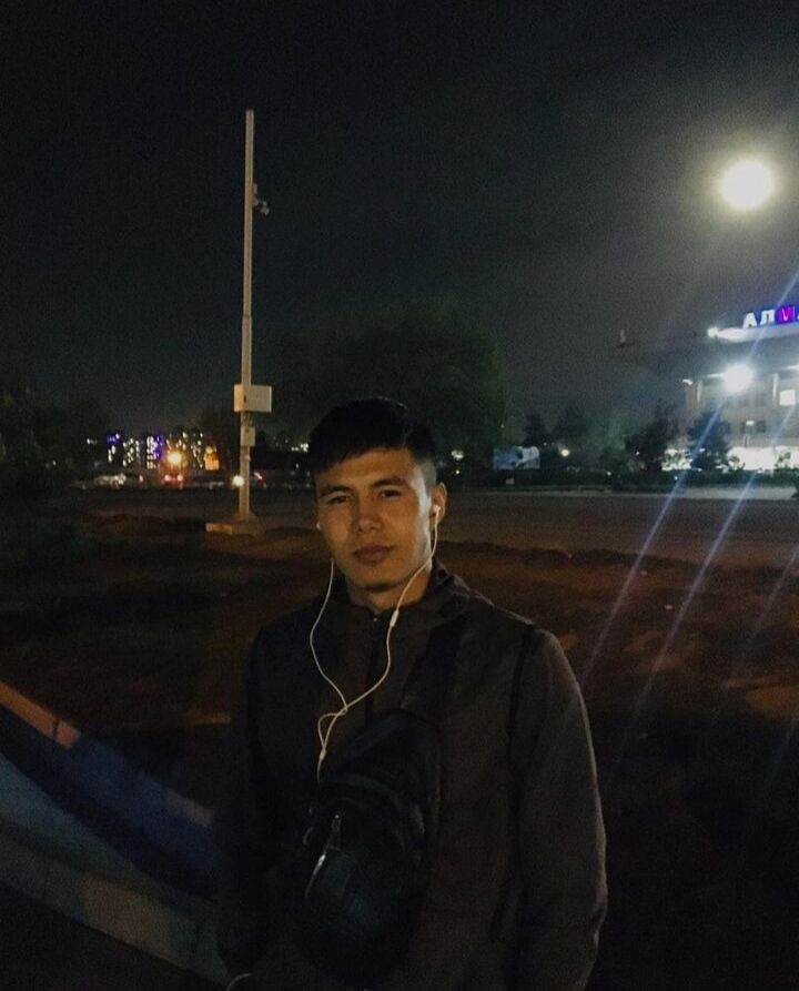  43979387  Erkebulan, 25 ,    