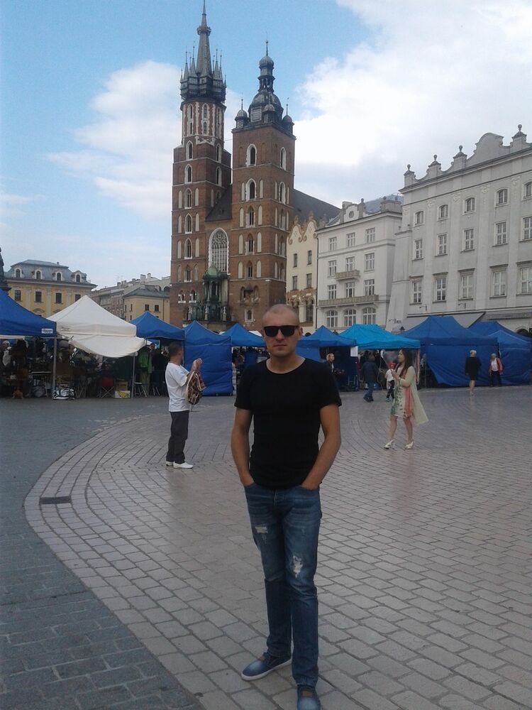  10516527  Pavel, 39 ,    