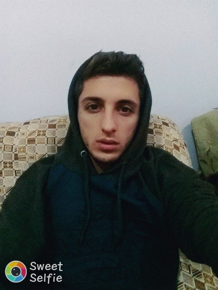  18614897  Artur, 26 ,    